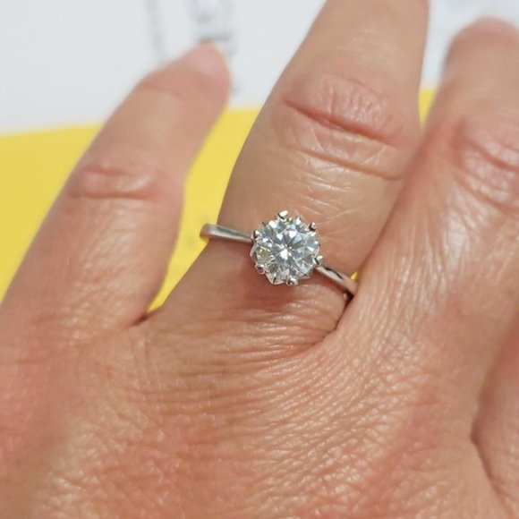 1 Carat Moissanite Ring with 925 Sterling Silver Band, D-VVS1 (M113) - Picture 5 of 6